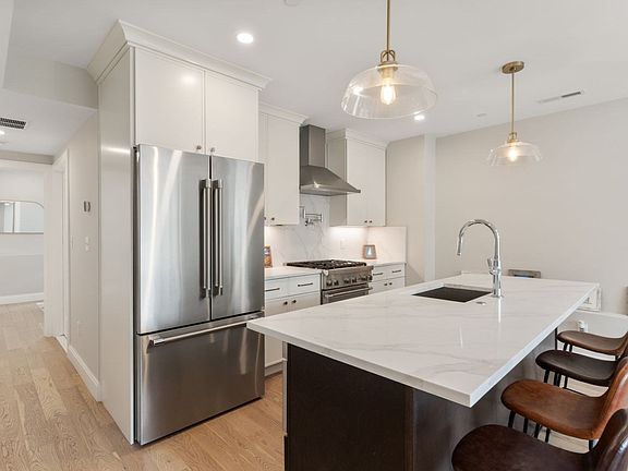 5th image of 220 Bowen St #1