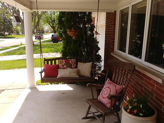 4th image of 147 Parkdale Dr