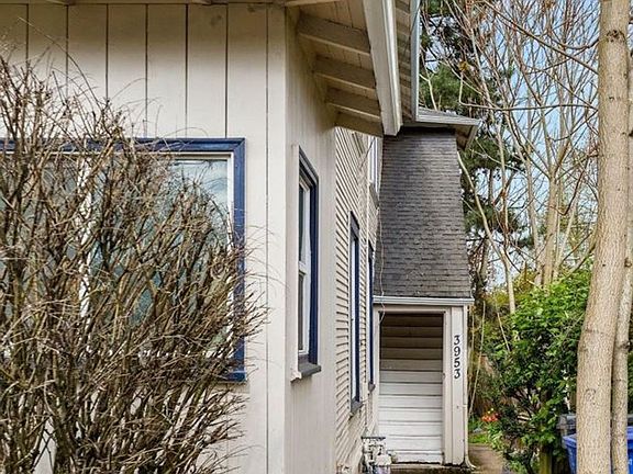 2nd image of 3951 SE Holgate Blvd