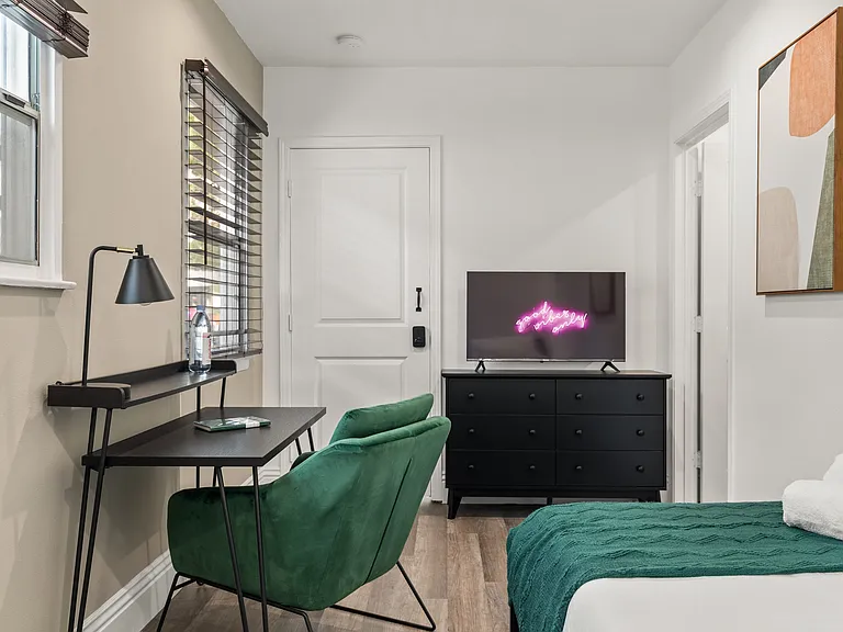 1515 Selby Avenue — Photo 45
