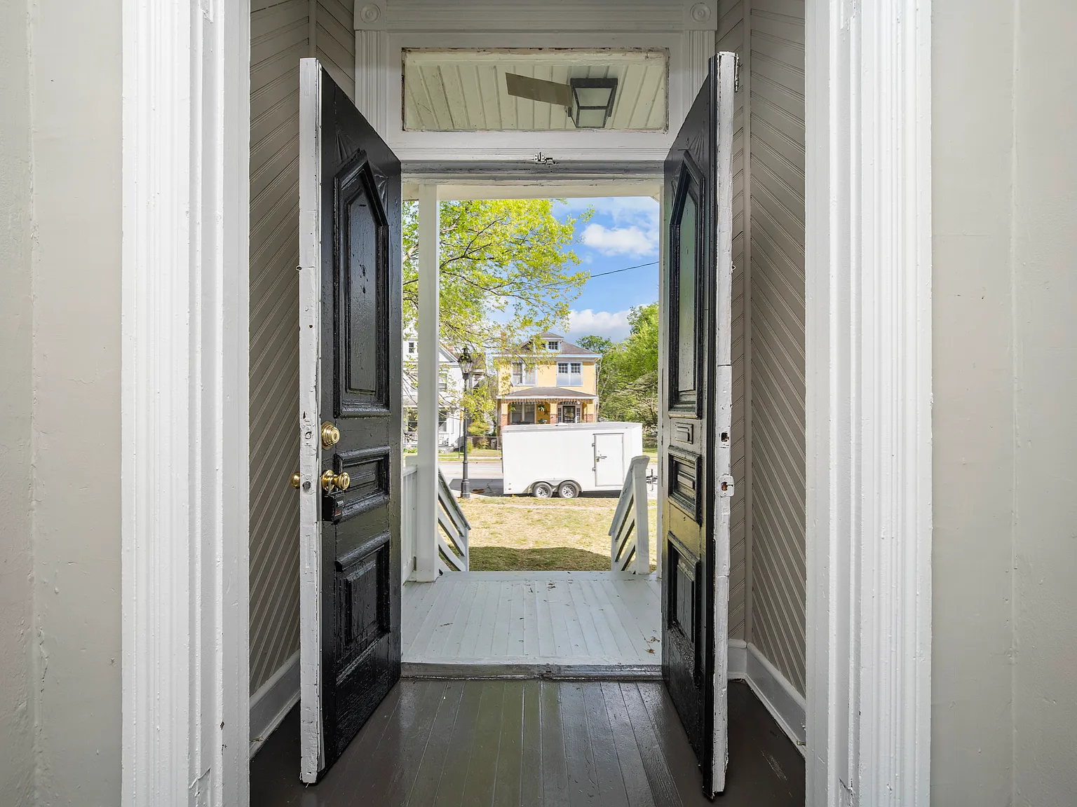 4 bed, 1988 sqft, $2,364 — Photo 2