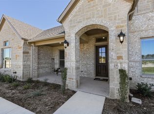 131 Farish Ln, Waxahachie, TX 75167