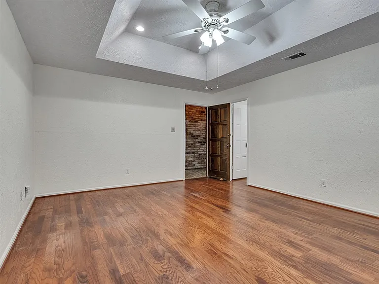 8 Shadowood St — Photo 17