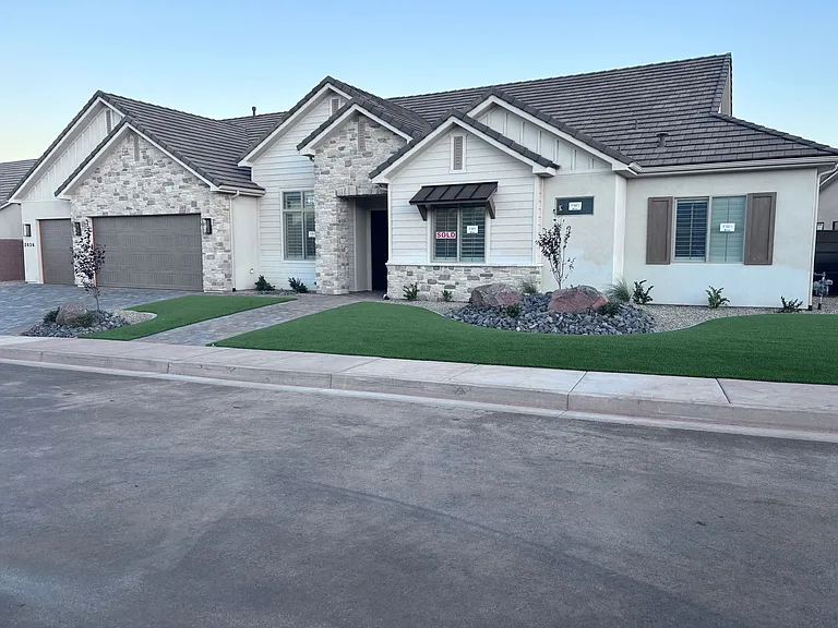 2836 E Creek Side Ct — Photo 2