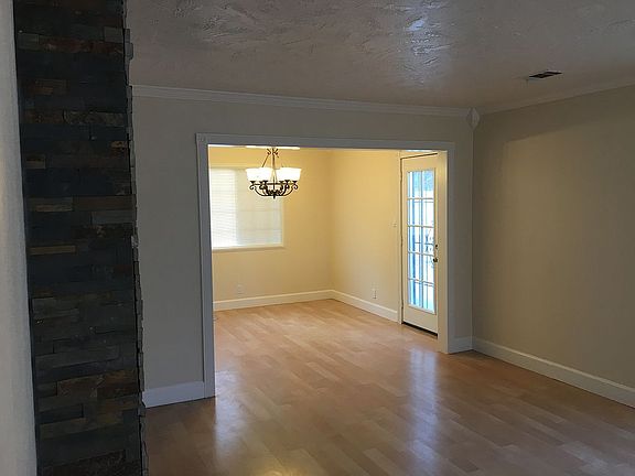 3rd image of 13690 Chinquapin Dr