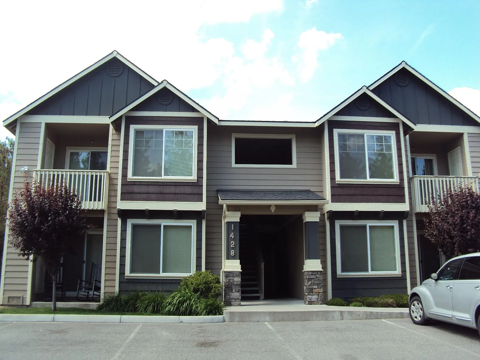 2 bed, 1100 sqft, $1,800 — Photo 1