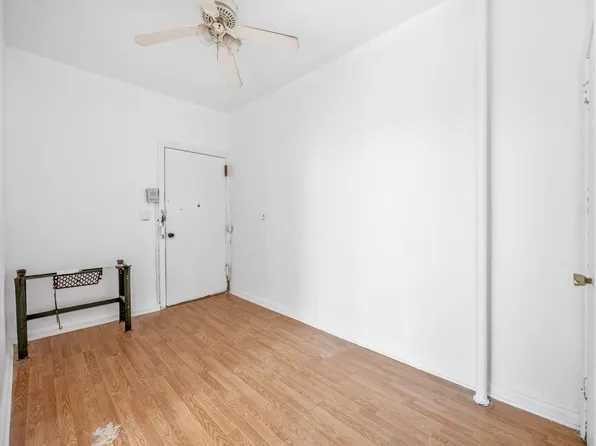 657 Knickerbocker Avenue image 5 of 19