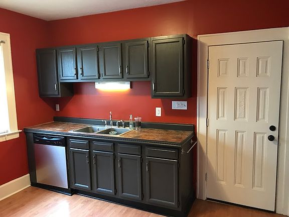 3rd image of 921 Dewitt St #1
