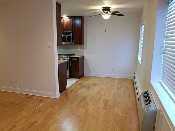 3rd image of 1300 Rockland Ave