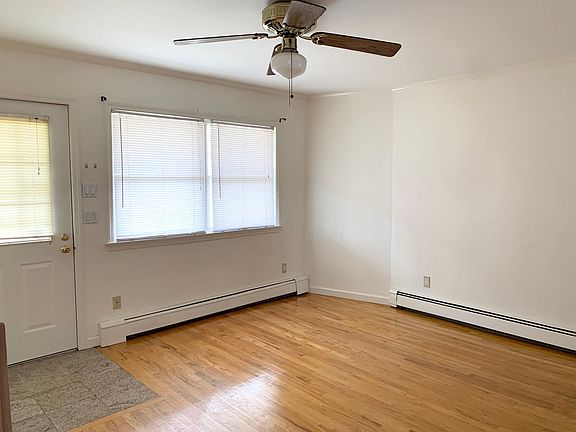 4th image of 44 Locust St Floor 1