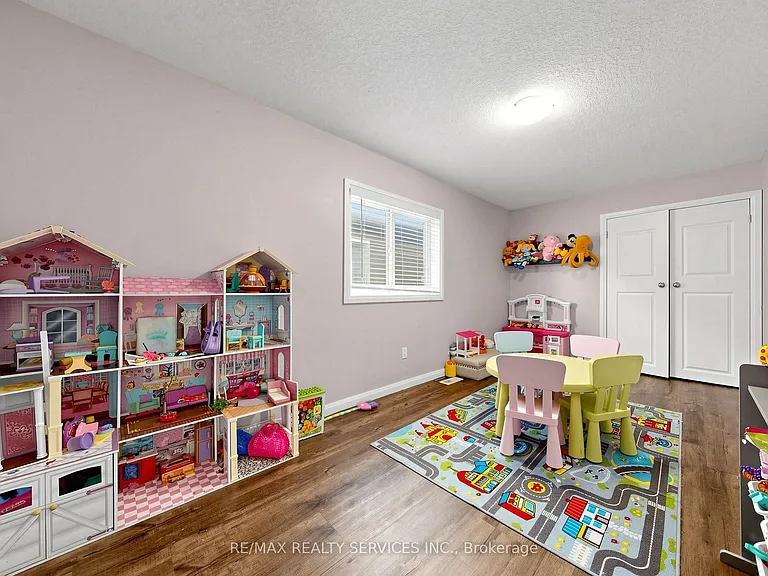 291 Hardcastle Dr — Photo 34