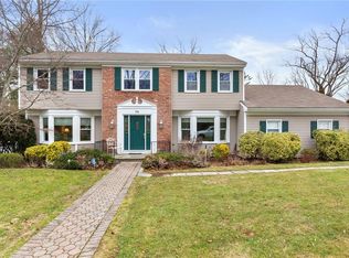 74 Vaneck Dr, New Rochelle, NY 10804