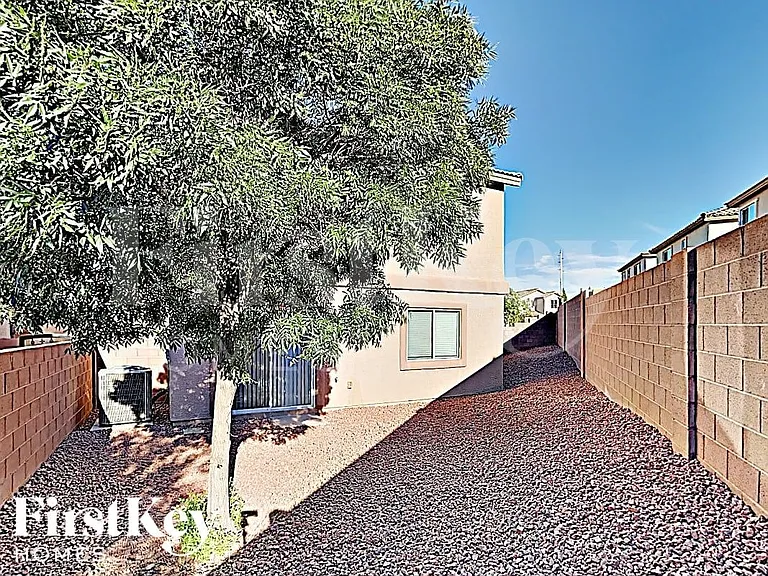 2045 Houdini St — Photo 15