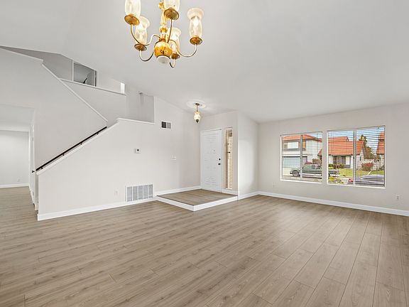 4th image of 13319 Entreken Ave