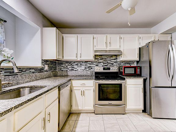 Kitchen
Delightful eat-in kitchen with granite countertops, tiled backsplash, ample cabinets and tiled floor. Pantry closet.
