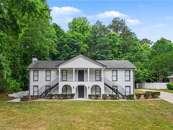 9011 Par Dr, Douglasville, GA 30134