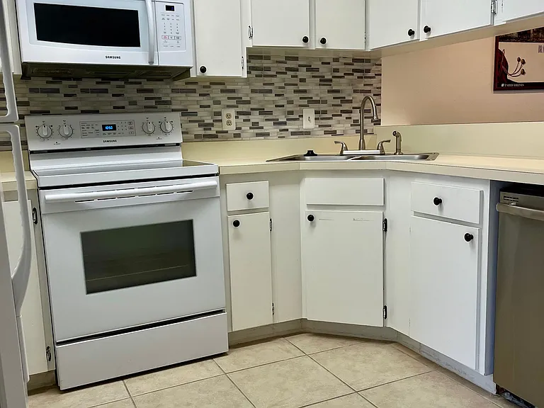 1432 SW 25th Pl — Photo 12