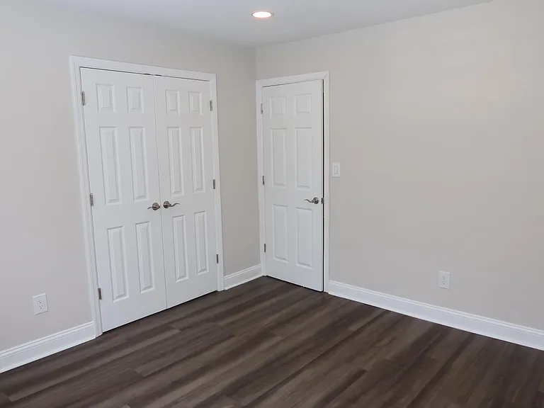 Strathmore Gardens Apartments — Photo 9