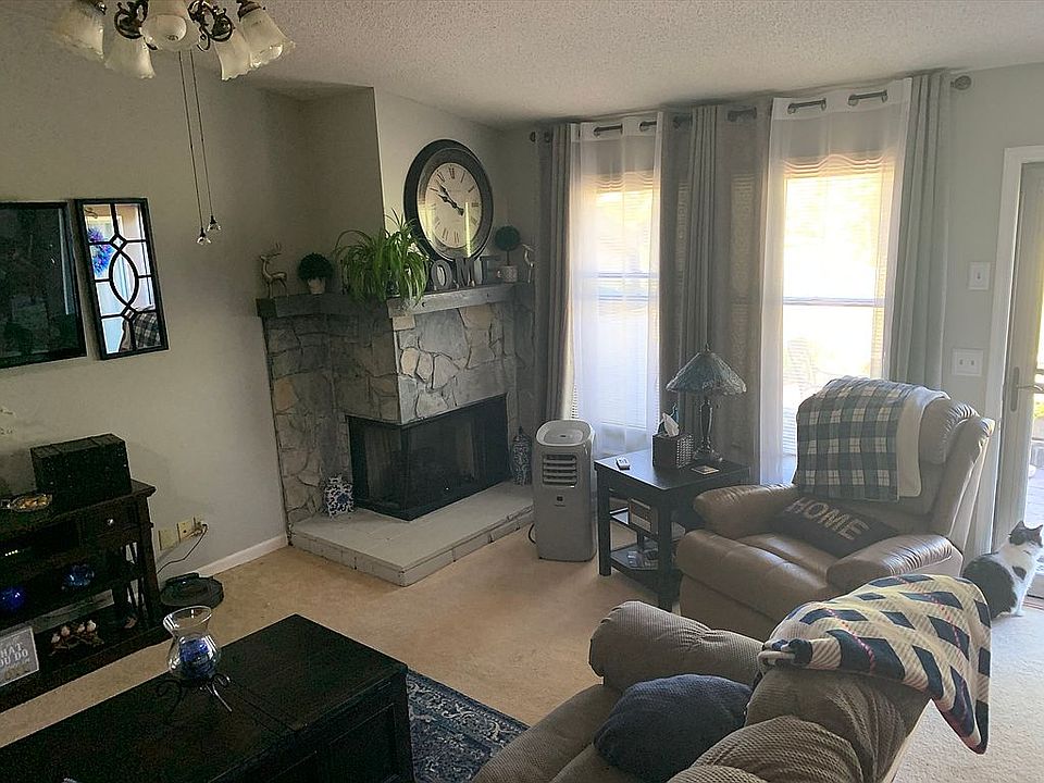 1st image of 168 Heathstone Ct #B
