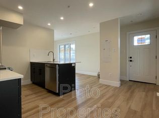 8715 110th St NW #1A, Edmonton, AB T6G 0X7