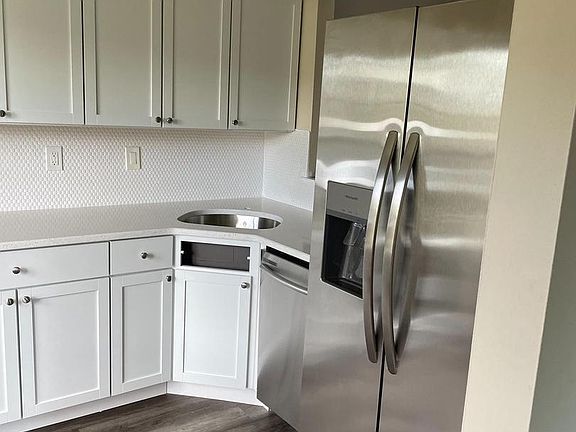 3rd image of 404 Atlanta Ct