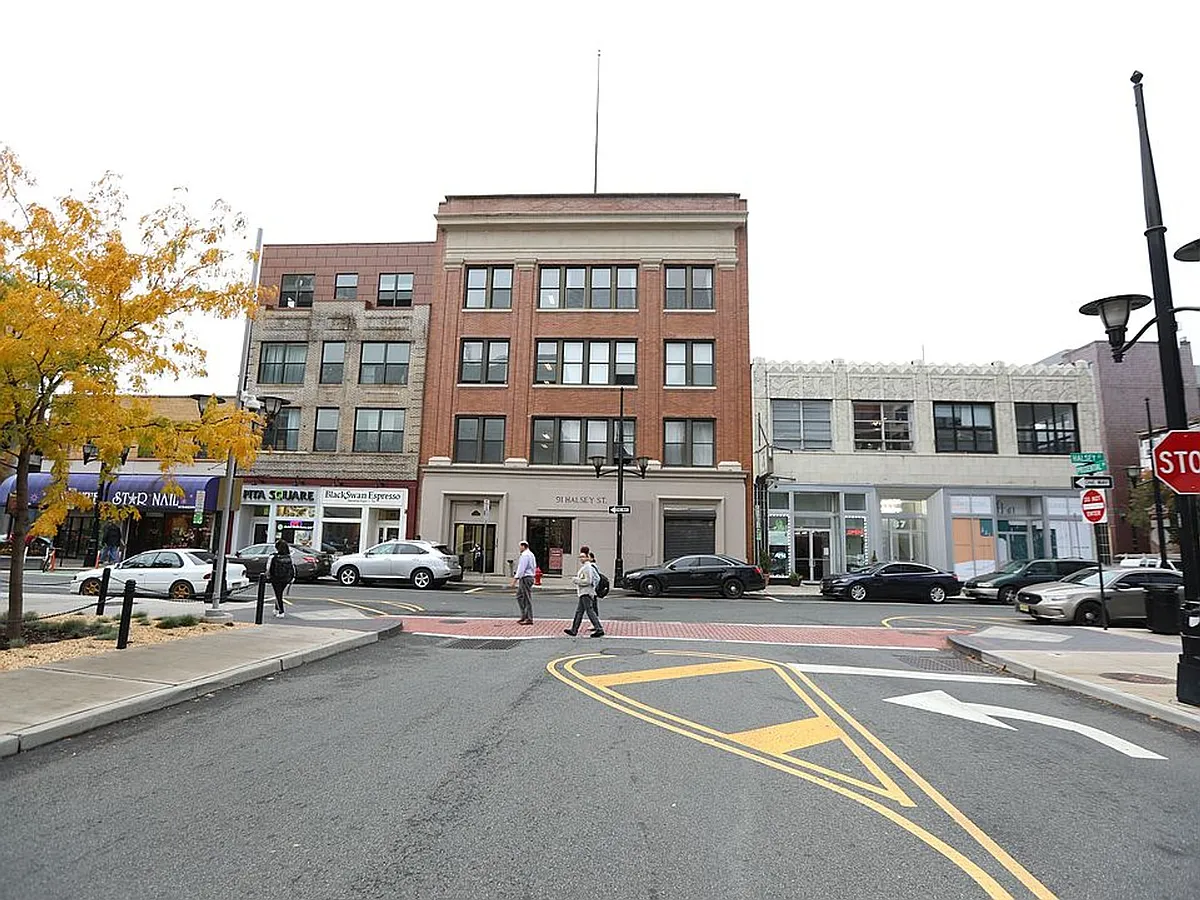 Building Photo - 91 Halsey St