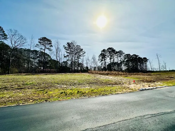 27 Forest Glen Dr, Laurel, MS 39443