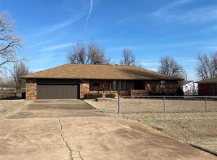 820 S Pine St, Crescent, OK 73028