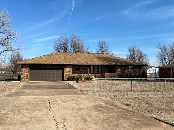 820 S Pine St, Crescent, OK 73028