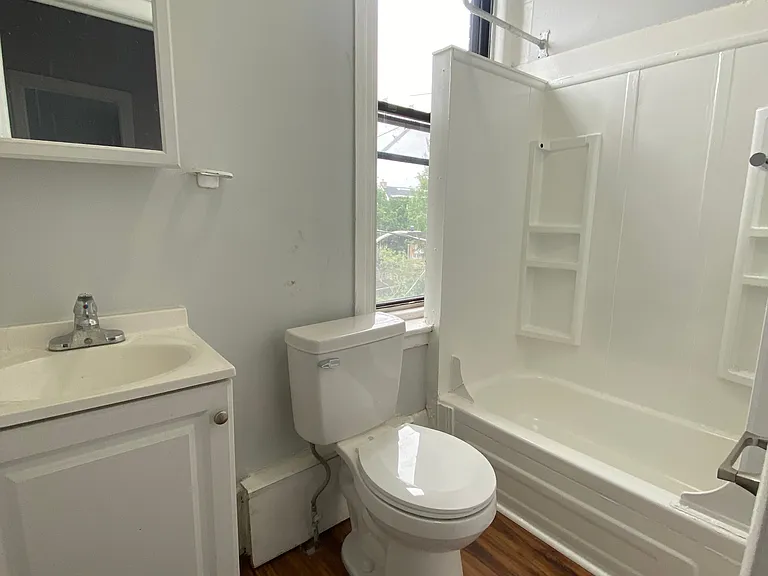 310 N 33rd St #3R — Photo 2