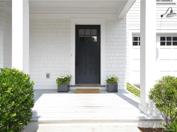143 Park St #143, New Canaan, CT 06840