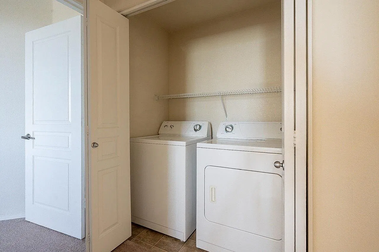 2 bed, 1058 sqft, $1,700 — Photo 4