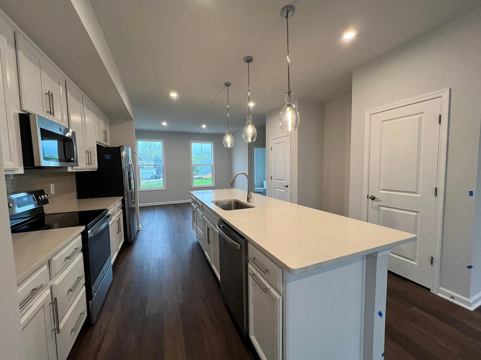 3 bed, 3.5 bath, 2080 sqft, $2,590 — Photo 4