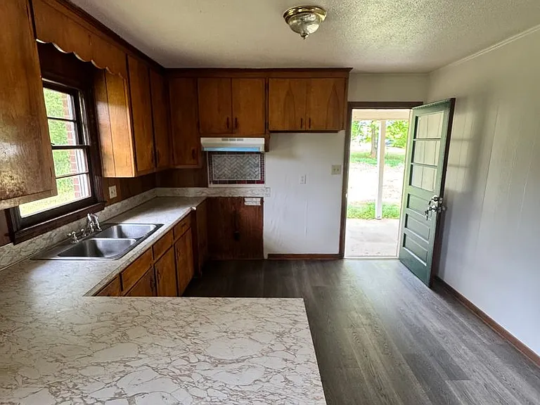 1223 Masonic Dr — Photo 7