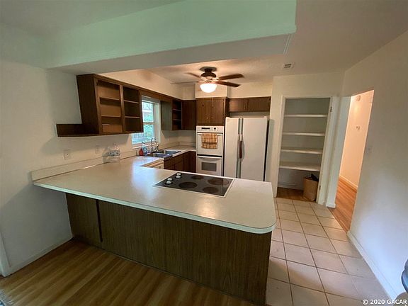 2nd image of 1633 NE 19th Pl