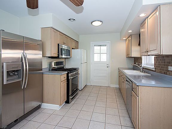 3rd image of 7526 N Olcott Ave