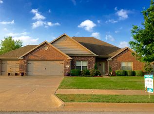 3704 NE Oaktrace Ave, Bentonville, AR 72712