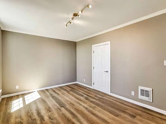 2nd image of 834 36th Ave