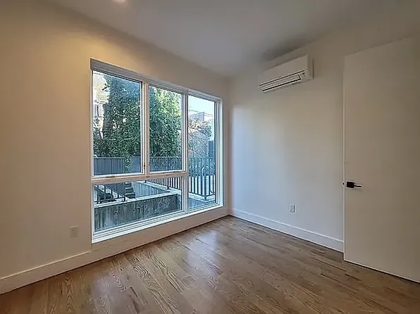 1520 Putnam Avenue image 7 of 12