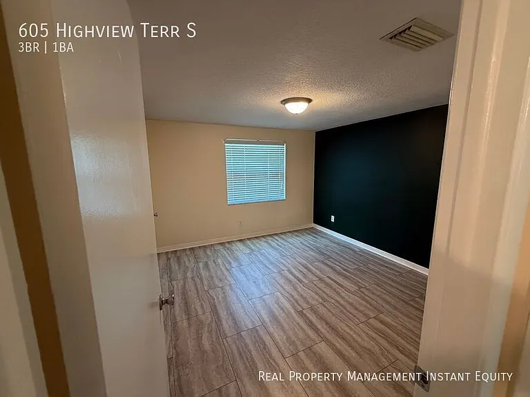 605 Highview Ter S — Photo 13