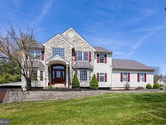 2nd image of 1265 Moyer Rd