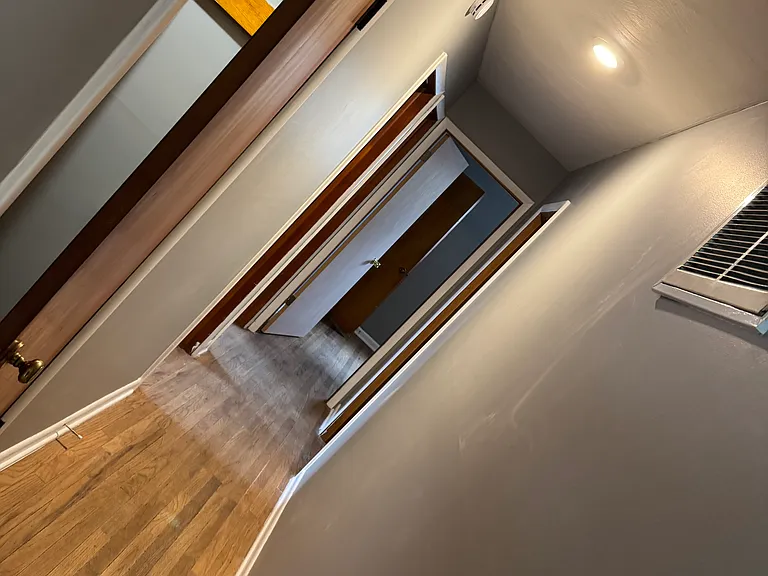 554 Wilson Ave — Photo 4