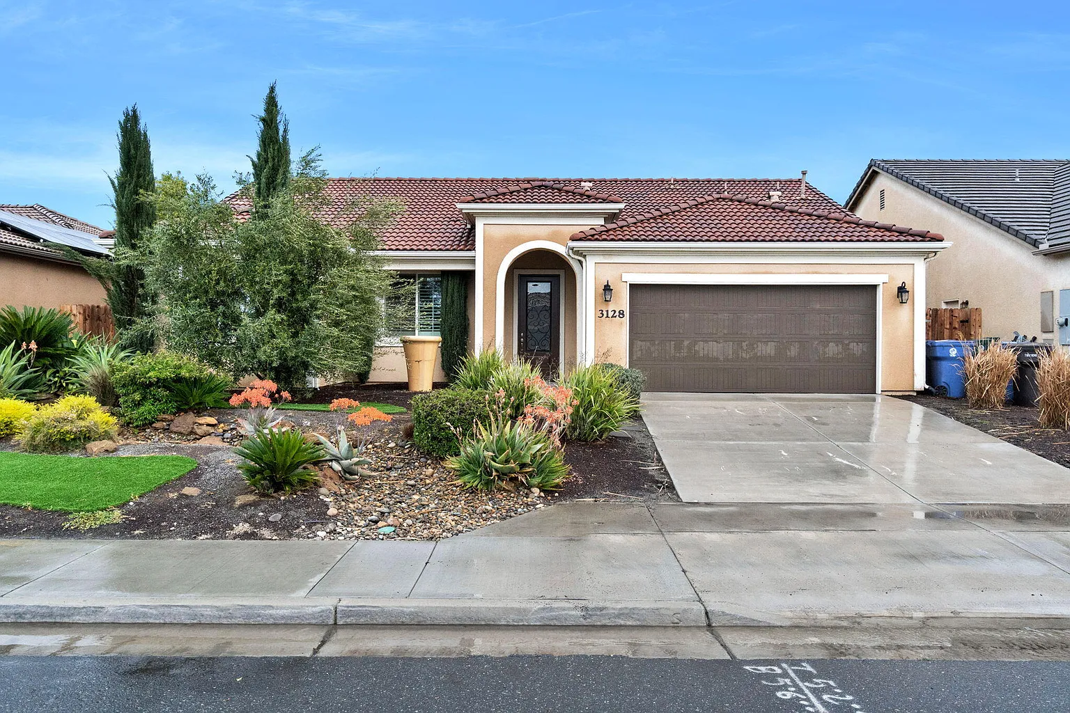 3128 Britannia Street photo 1