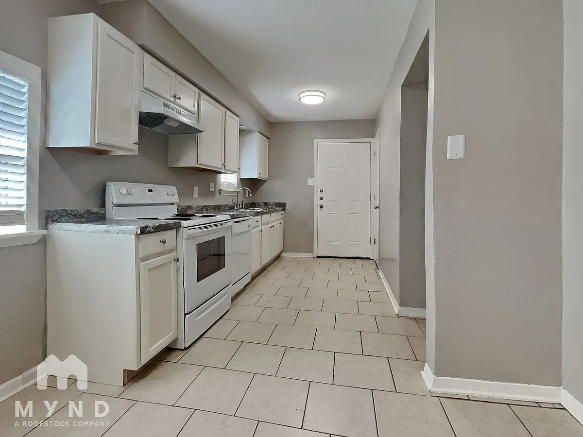 Building Photo - 1302 Cardinal Dr #A