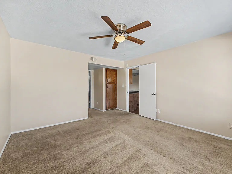 540 N May St #3106 — Photo 12