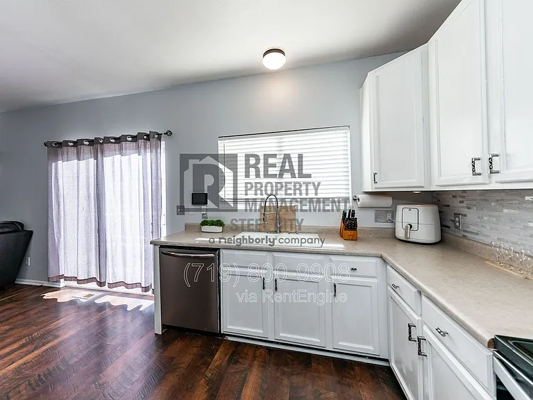 2214 Cowhand Pl — Photo 15