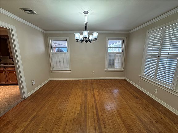 5th image of 919 Candler Ave