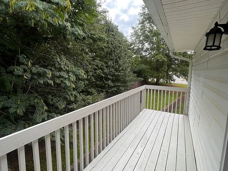 Green Acres — Photo 19