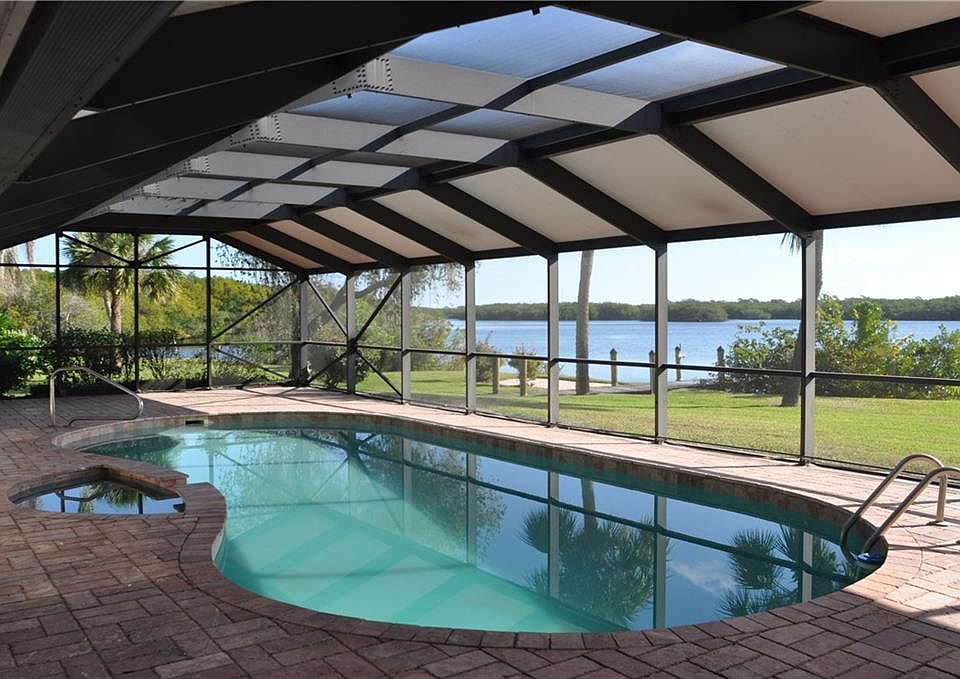 1st image of 681 SE Norsemen Dr