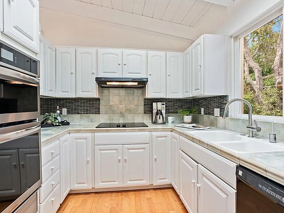 4th image of 233 Lake Ct